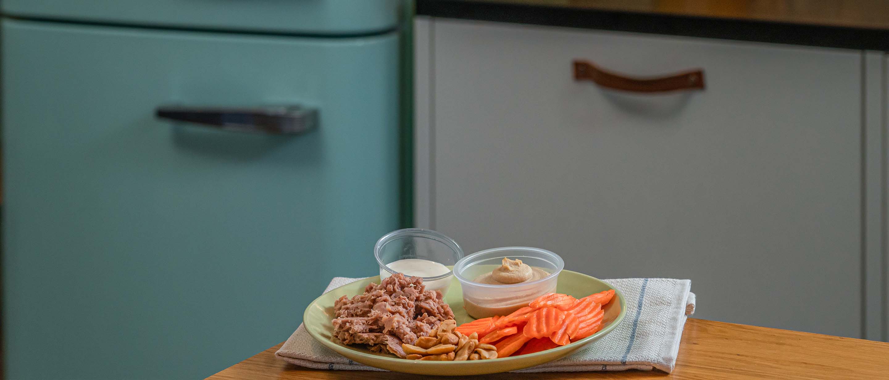 Tuna with carrots and wholegrain crisp